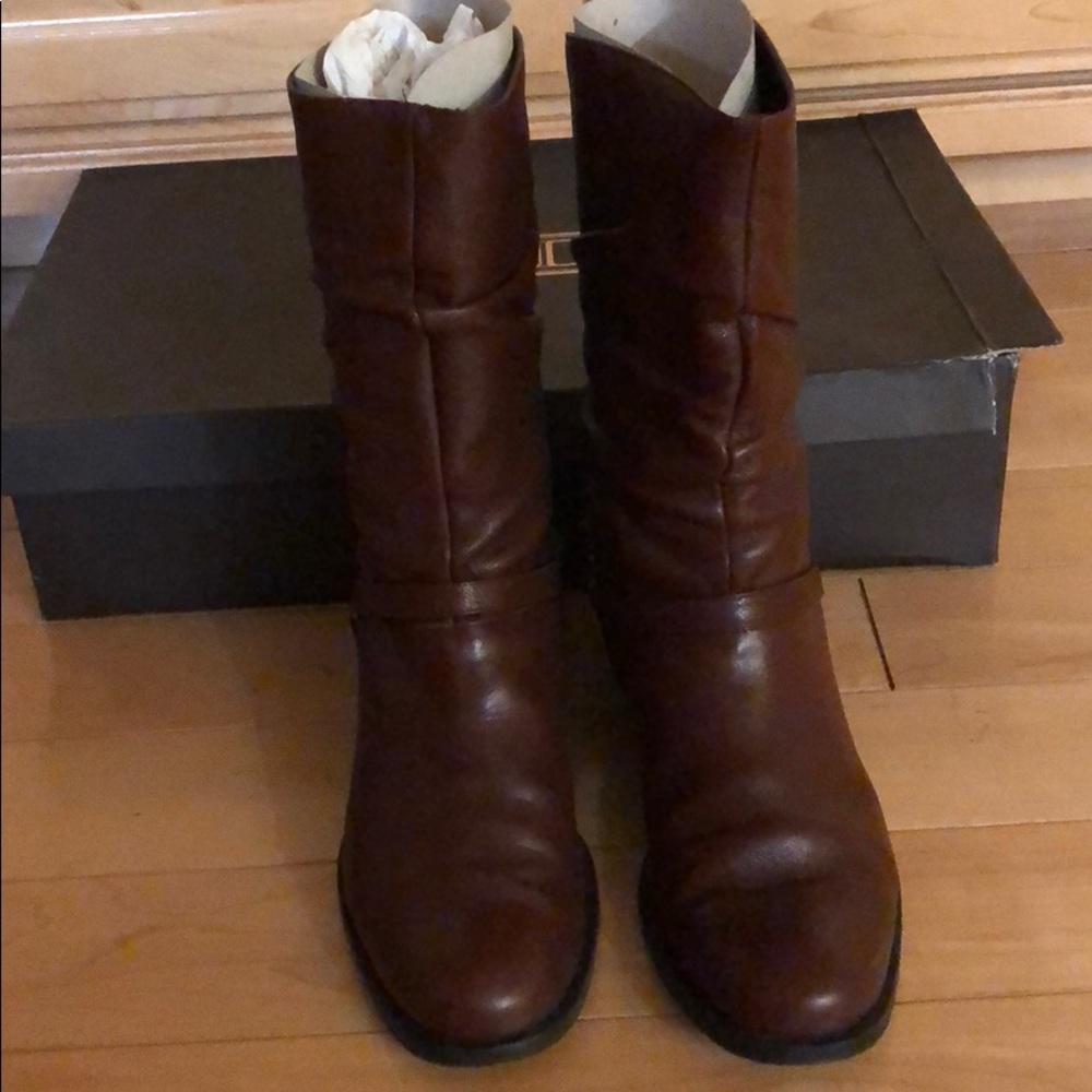 Woman boots BE&D